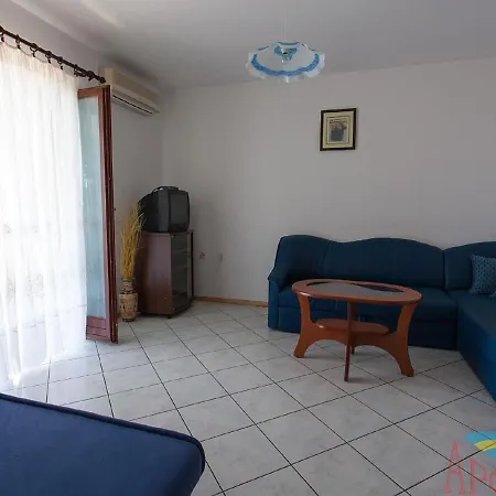 Apartment With Terrace And Sea View *