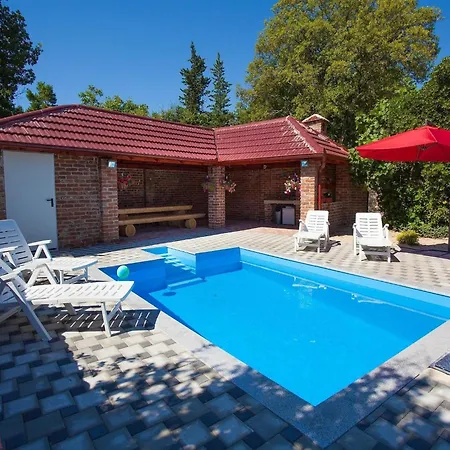 Apartment With Terrace And Sea View Malinska