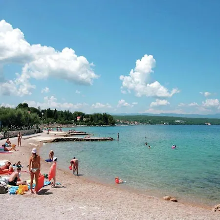 Apartment With Terrace And Sea View Malinska